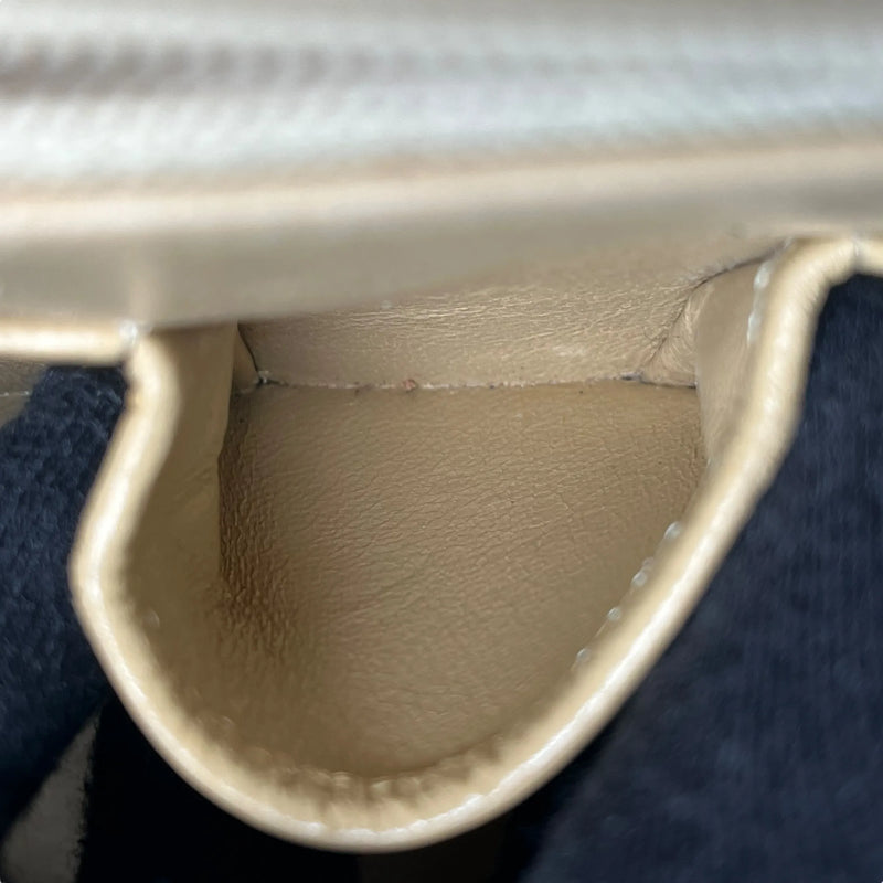 CHANEL 2.55 イーストウエスト マトラッセ チェーンショルダーバッグ - ベージュ