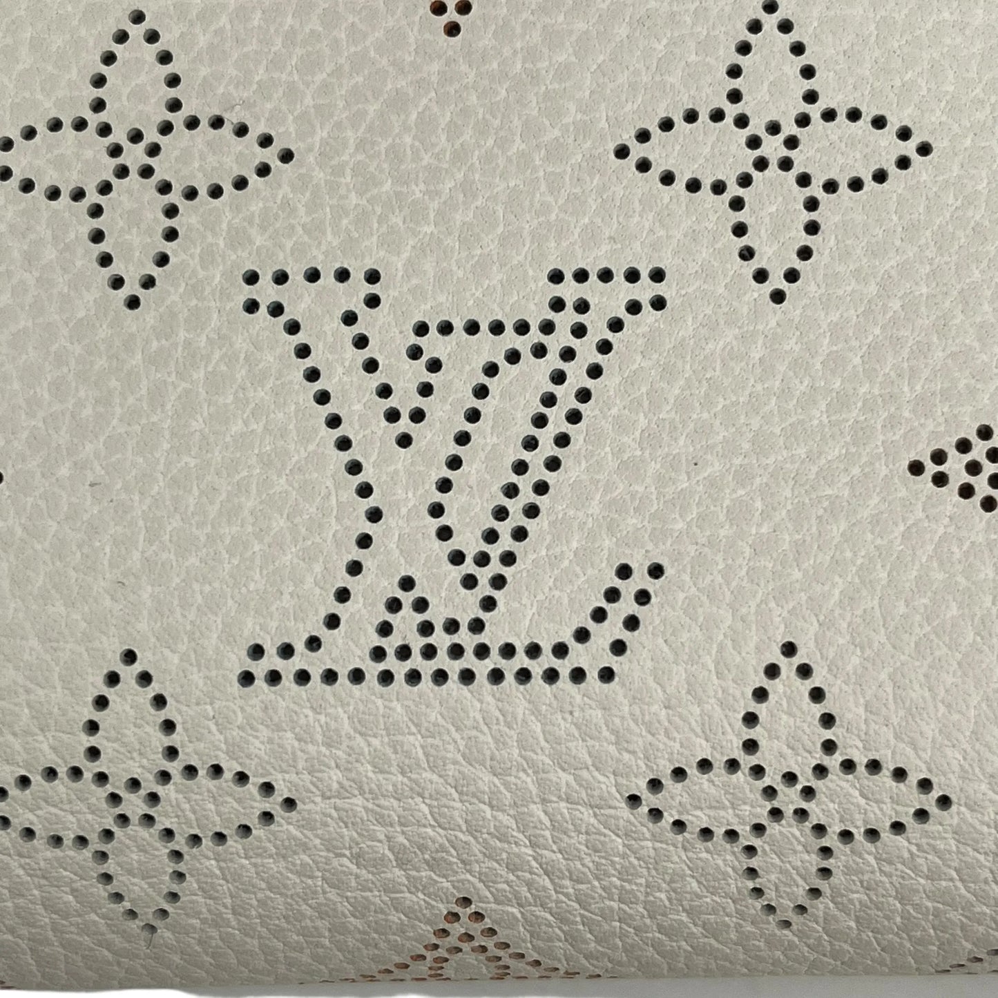 Louis Vuitton Portefeuille Claire Bifold Compact Wallet - White 