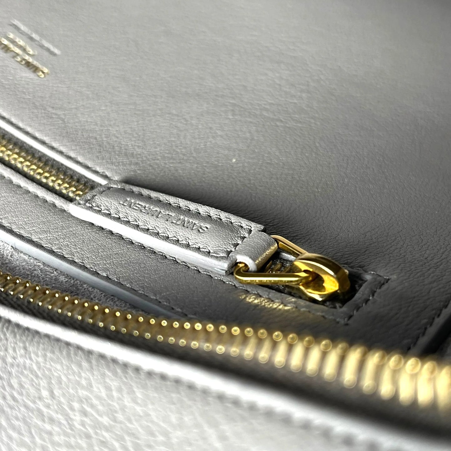 Saint Laurent カバス レザー ハンドバッグ - グレー