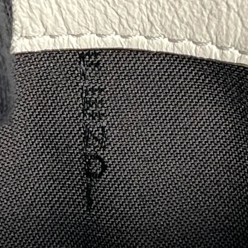 FENDI Leather Phone Case Shoulder Bag - White 