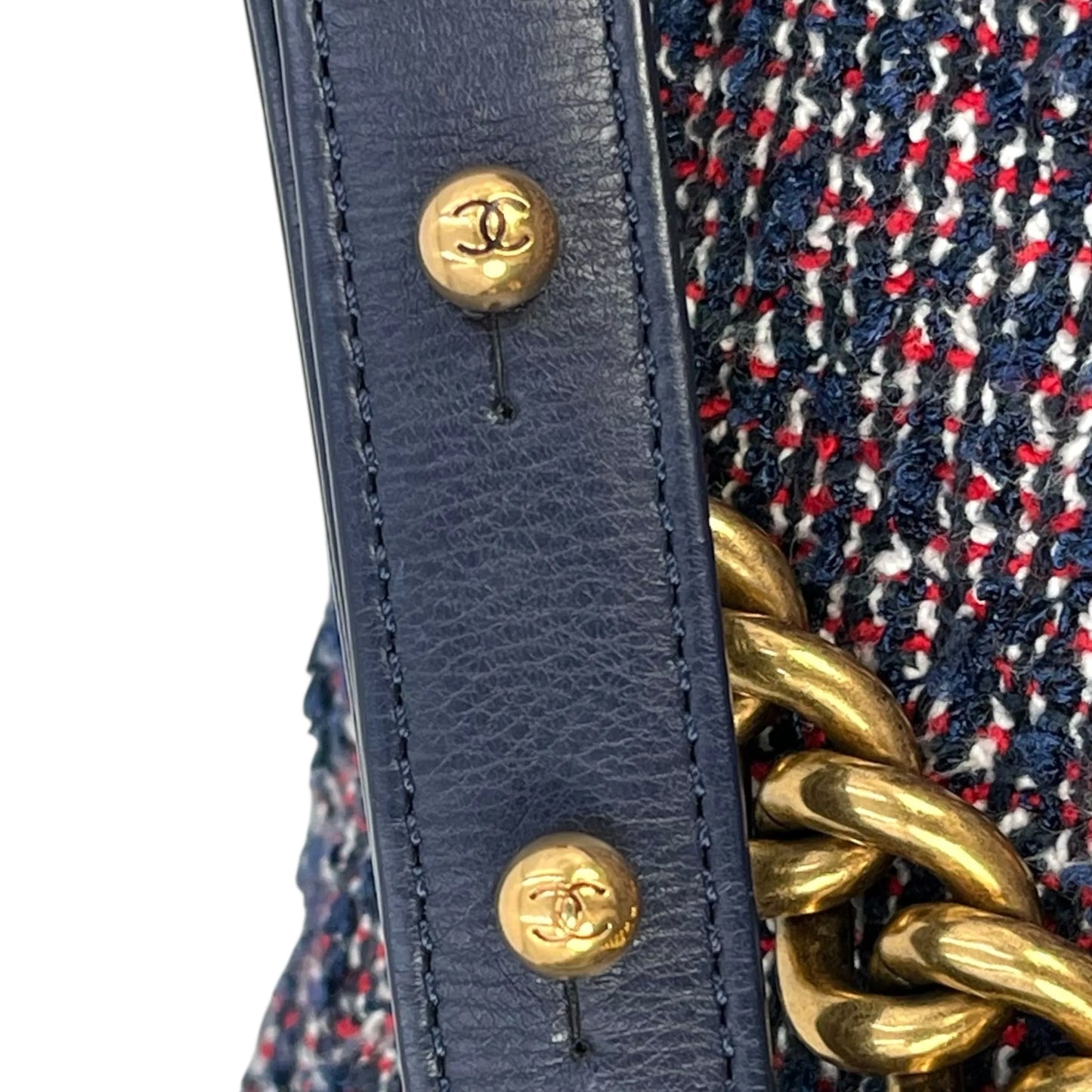 CHANEL ボーイ フラップ チェーンショルダーバッグ - ネイビー × マルチカラー