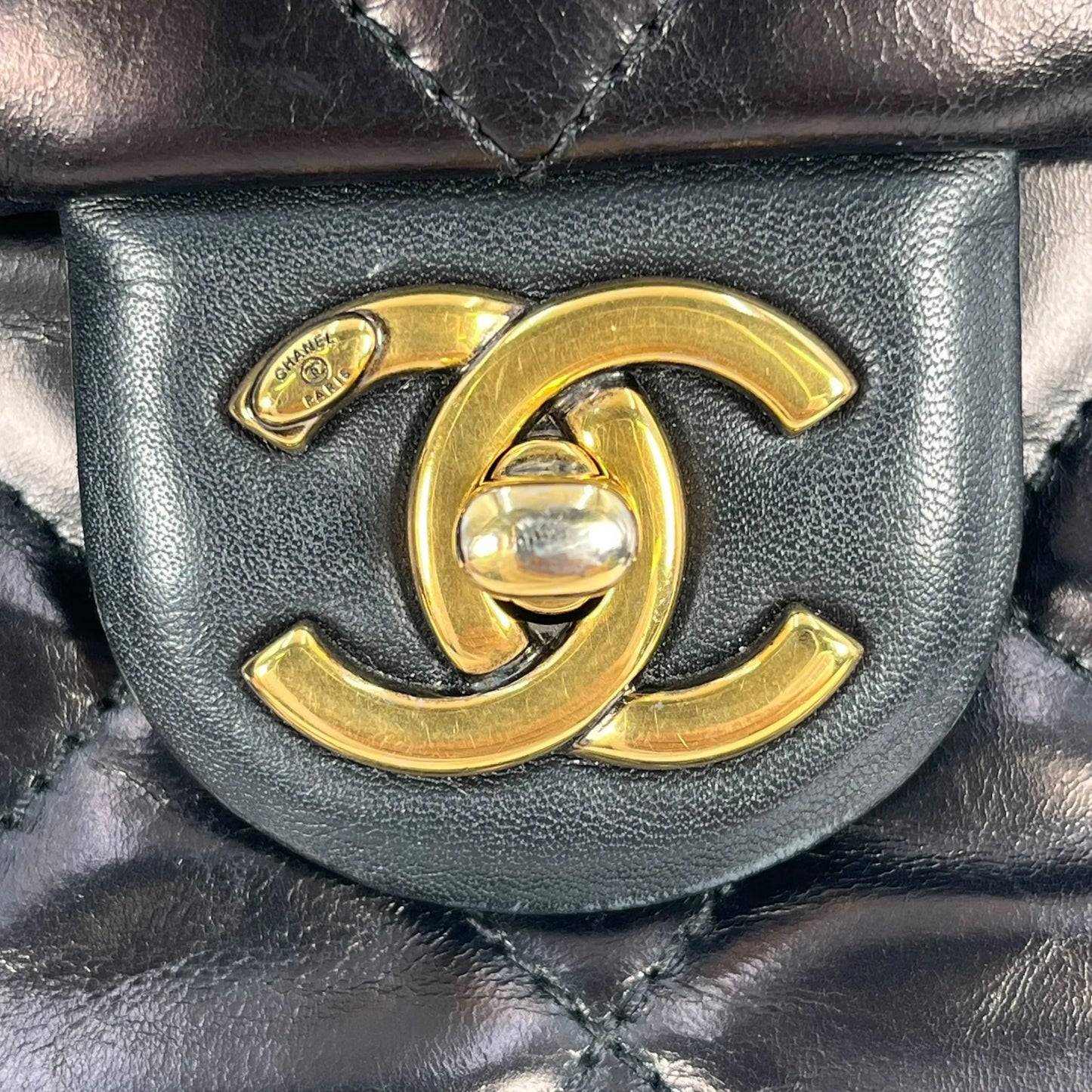 CHANEL Matelasse Top Handle Handbag with Chain Shoulder Bag - Black 