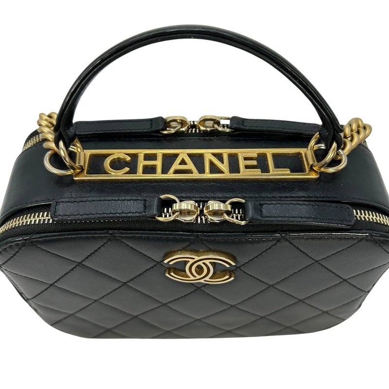 CHANEL Matelasse Vanity Bag with Chain Shoulder Bag - Black 