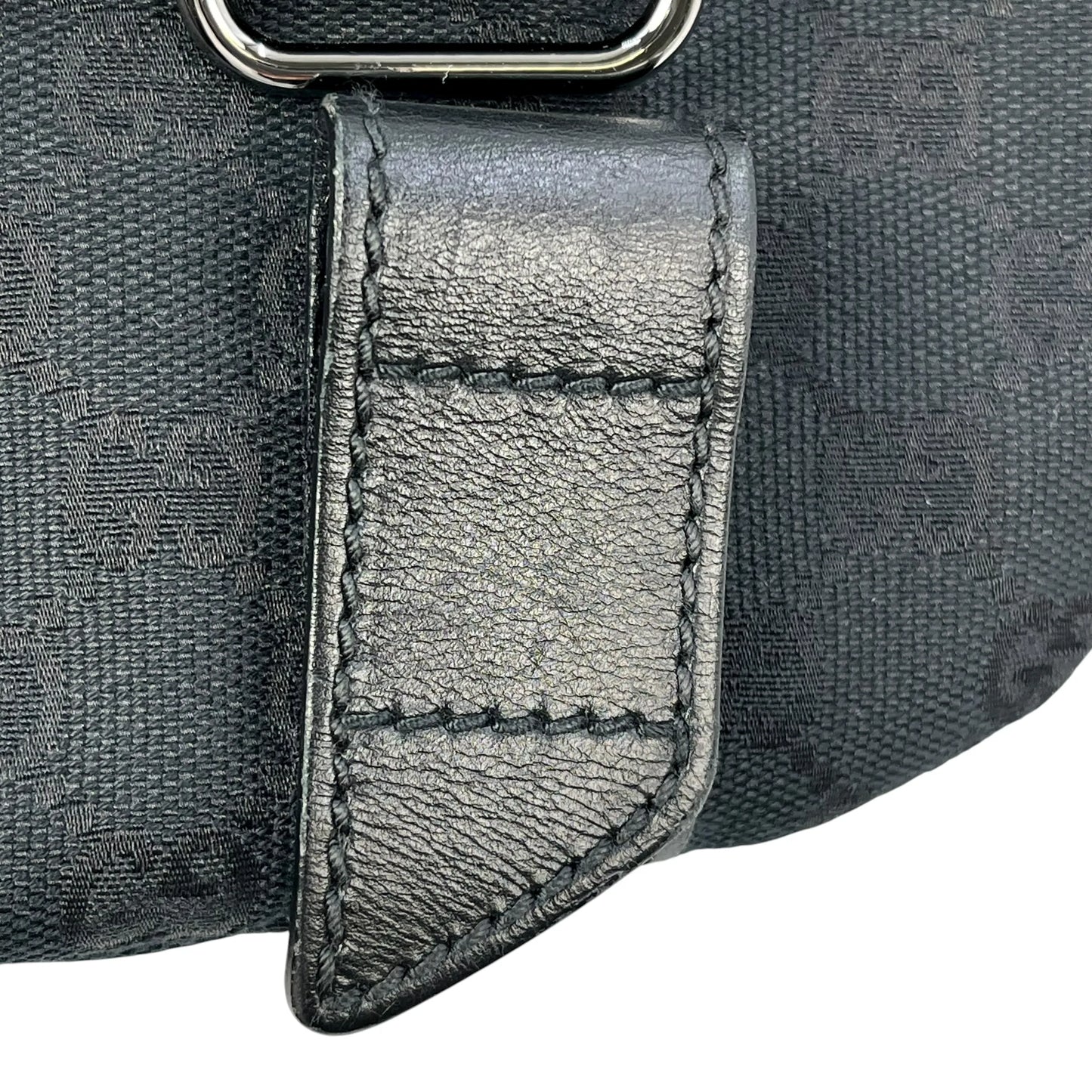 GUCCI GGスプリームキャンバス ボディバッグ - ブラック