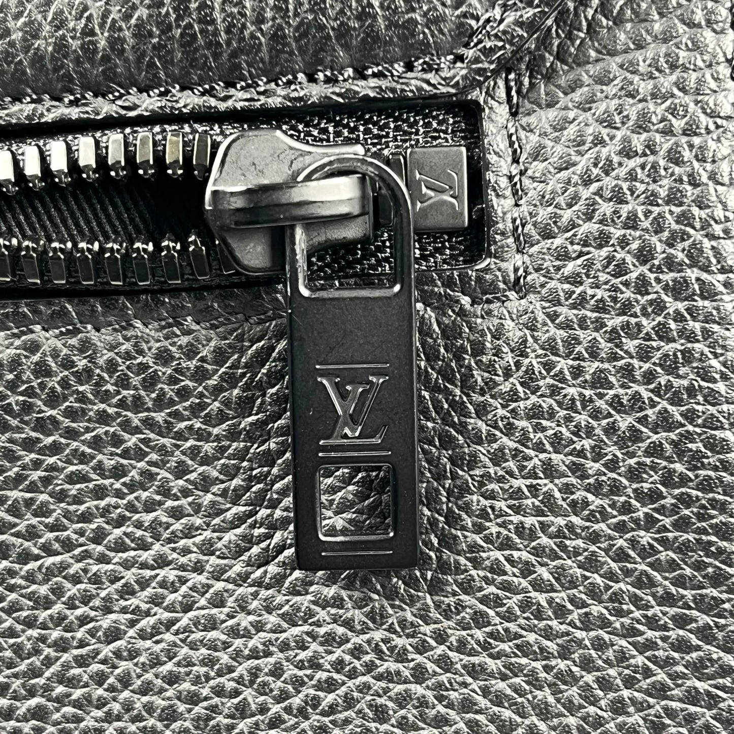 Louis Vuitton Takeoff Messenger PM Calfskin Shoulder Bag - Black 