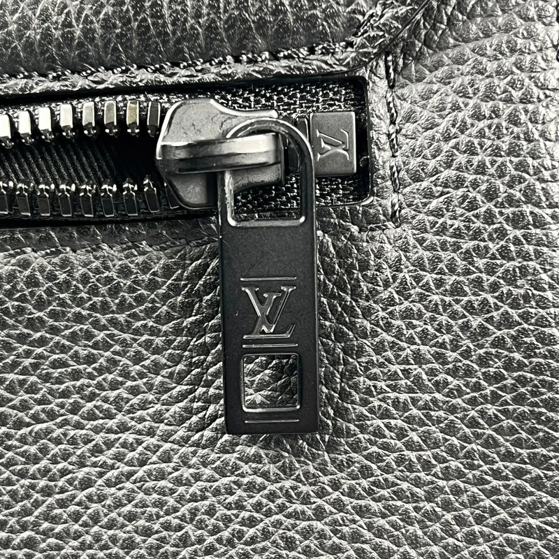 Louis Vuitton Takeoff Messenger PM Calfskin Shoulder Bag - Black 