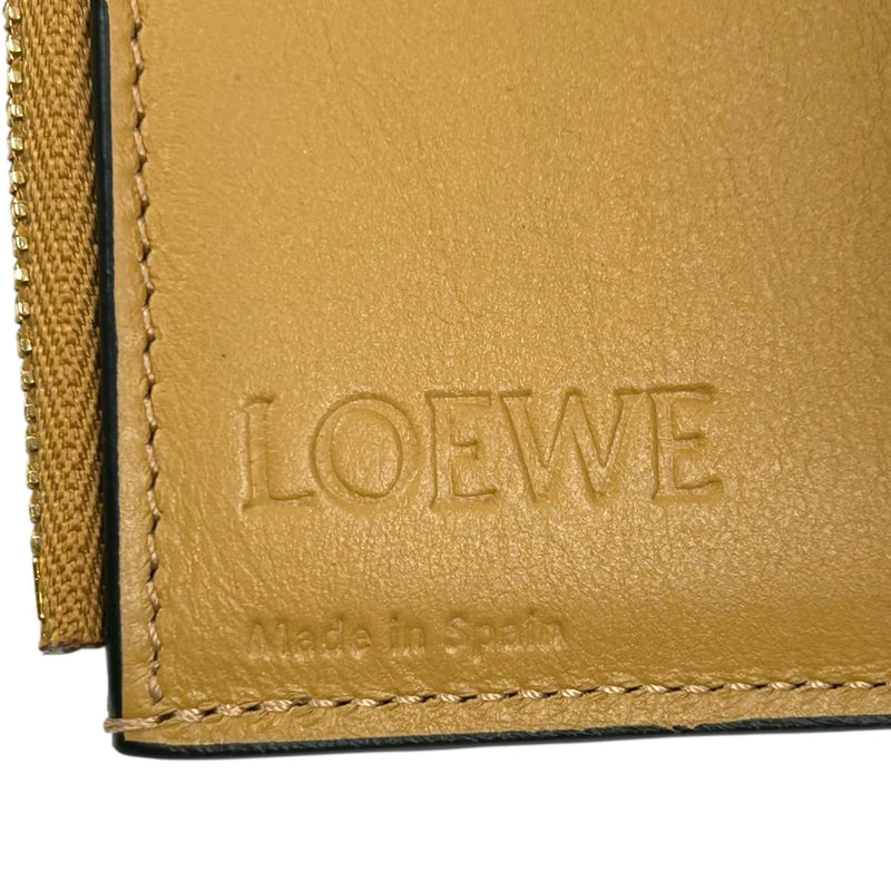 Loewe バーティカルウォレット スモール カーフスキン 三つ折り財布 コンパクトウォレット - ベージュ