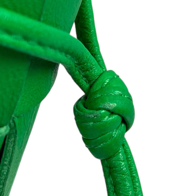 BOTTEGA VENETA Small Cassette Bucket Bag in Intrecciato Leather - Green 