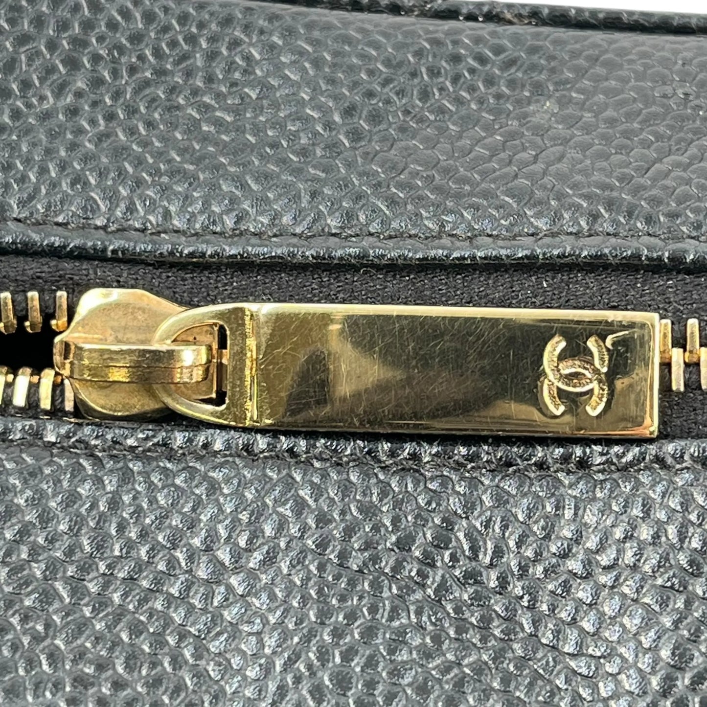 CHANEL Matelasse Caviar Leather Chain Shoulder Bag - Black 