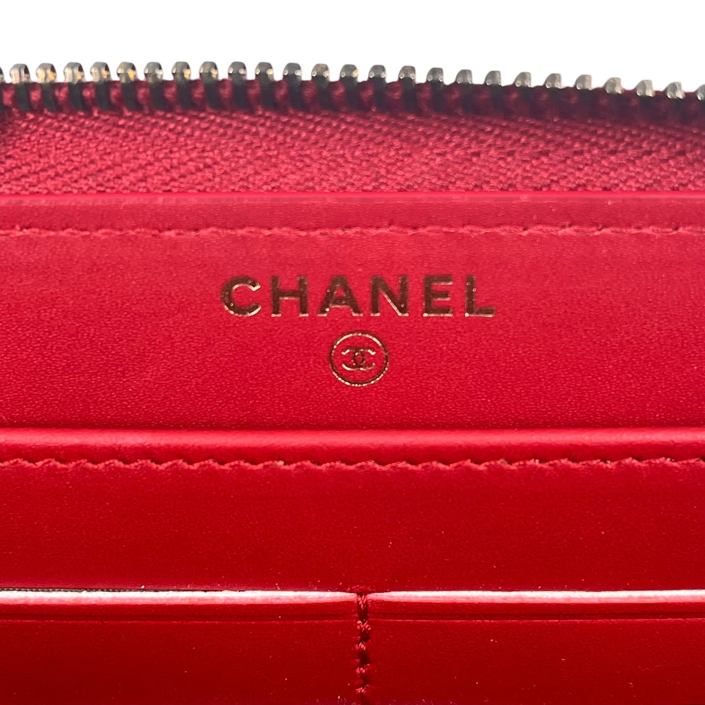 CHANEL Matelasse 2.55 Round Zip Long Wallet - Red 