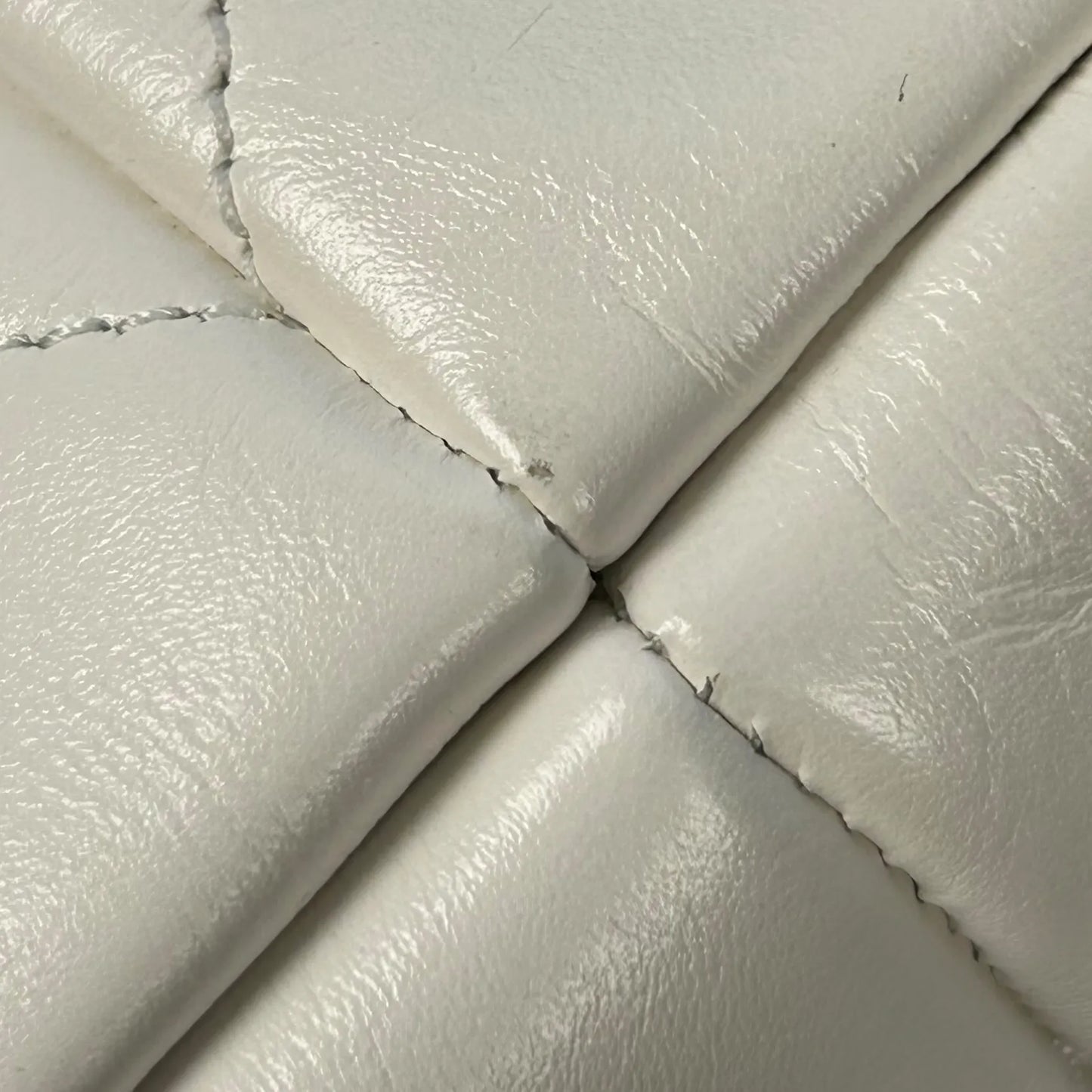 CHANEL Calfskin 22 Mini Handbag with Chain Shoulder Bag - White 