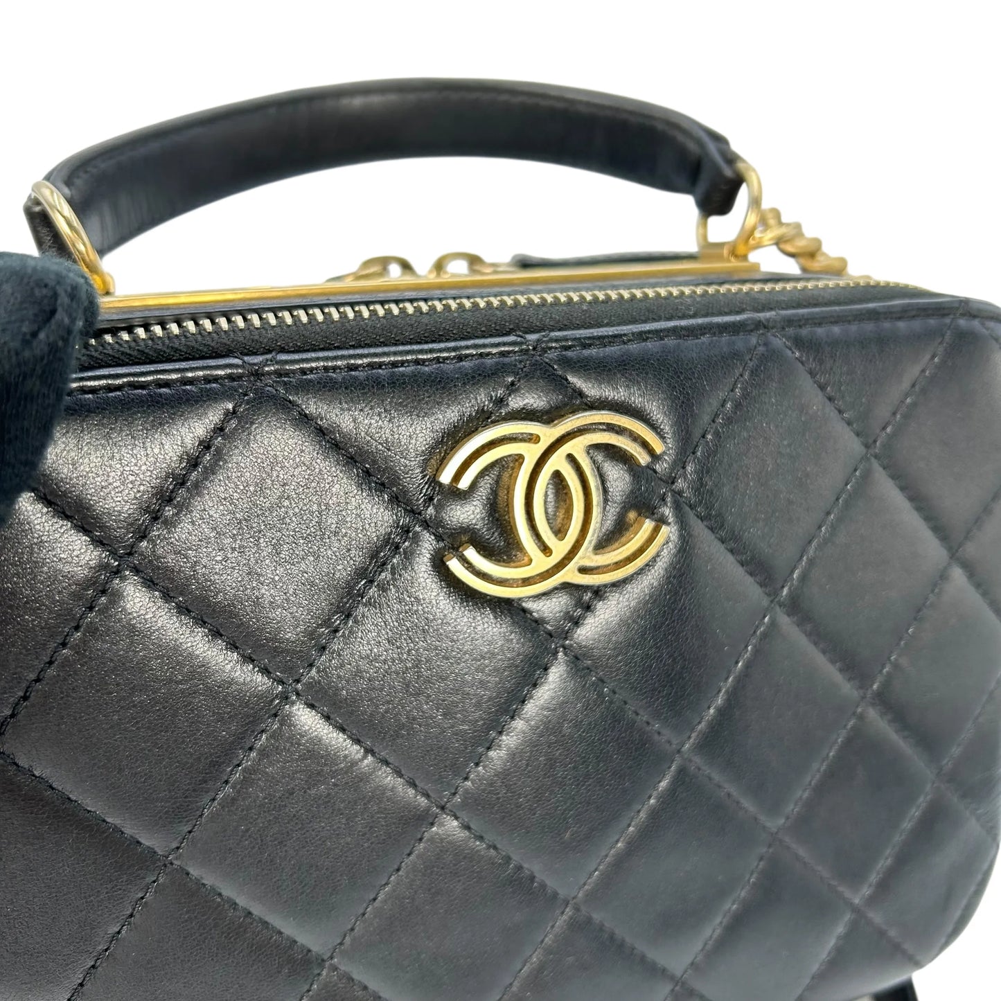 CHANEL Matelasse Vanity Bag with Chain Shoulder Bag - Black 