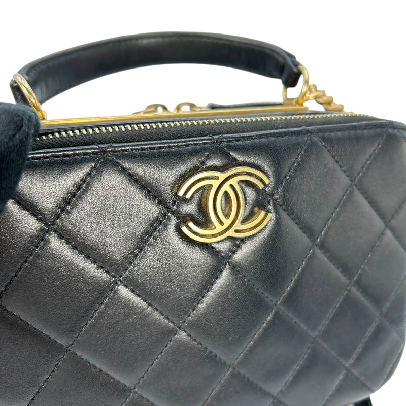 CHANEL Matelasse Vanity Bag with Chain Shoulder Bag - Black 