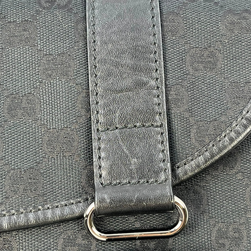 GUCCI GGスプリームキャンバス ボディバッグ - ブラック