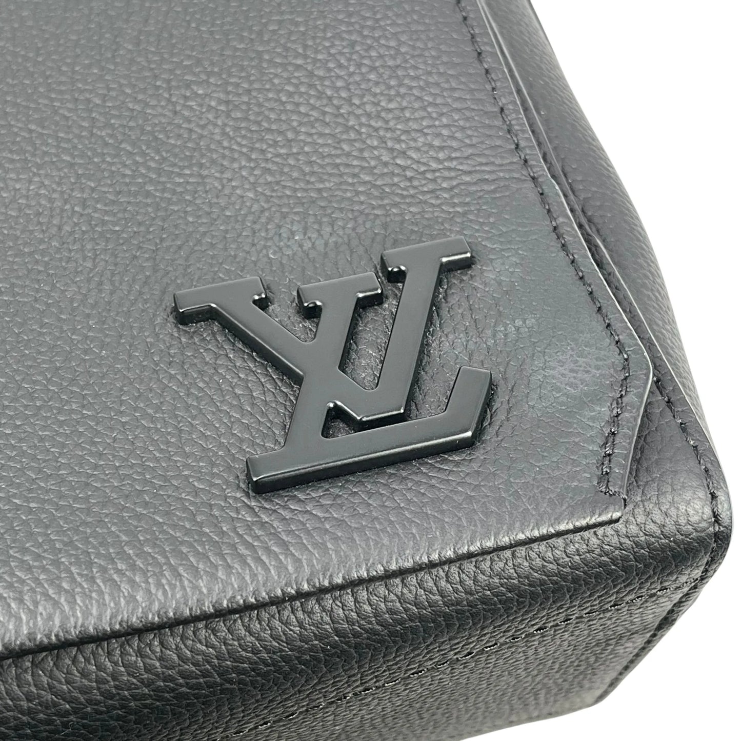 Louis Vuitton Takeoff Messenger PM Calfskin Shoulder Bag - Black 