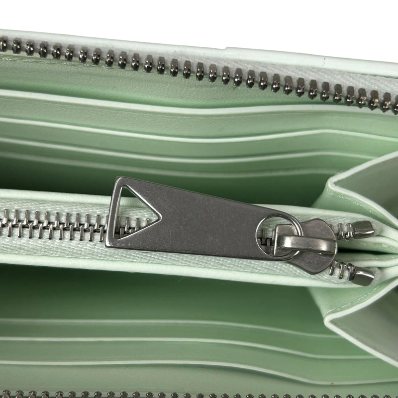 BOTTEGA VENETA Cassette Intrecciato Leather Round Zip Long Wallet - White 