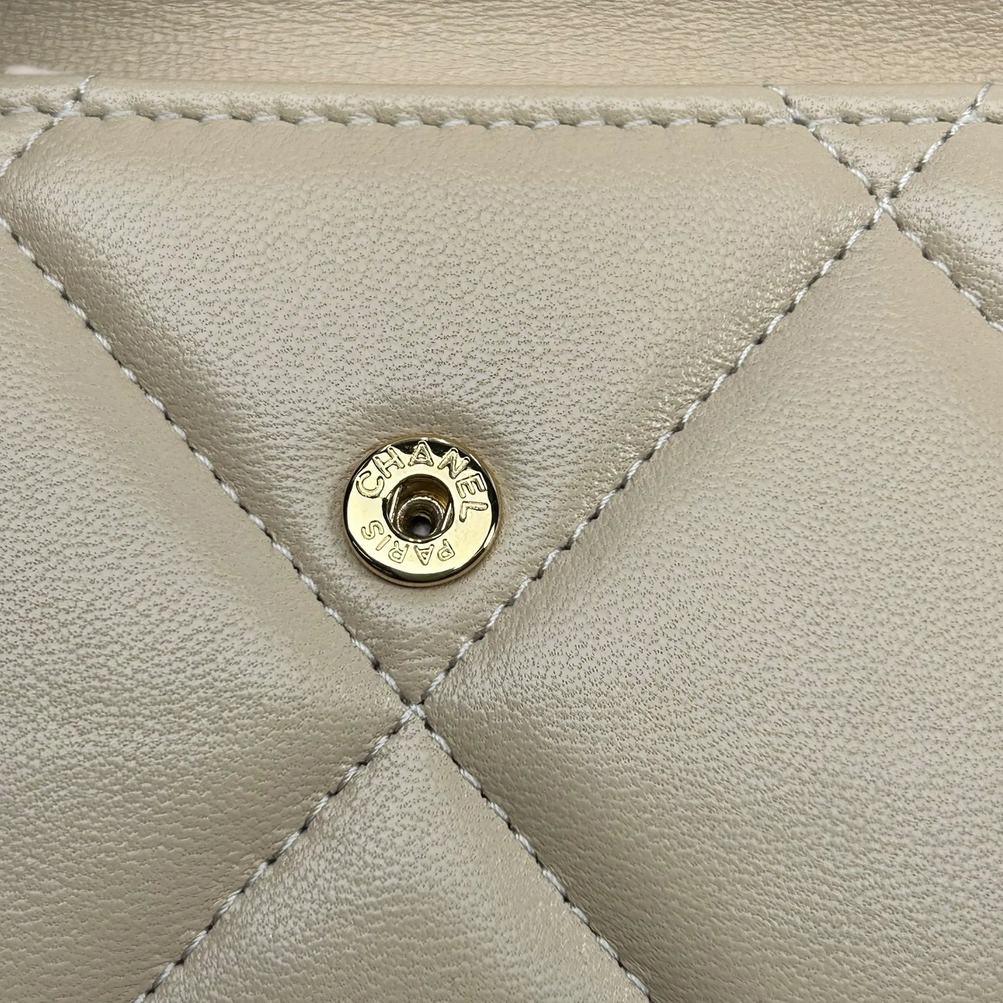 CHANEL Matelasse 19 Tri-fold Compact Wallet - Beige 