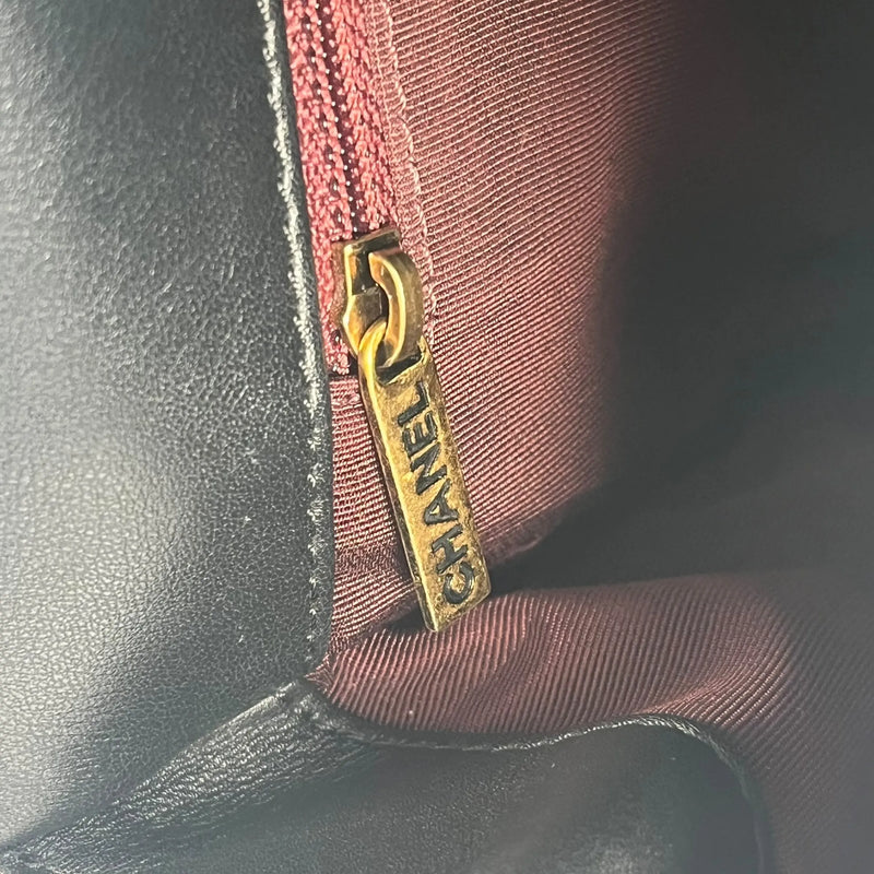 CHANEL Matelasse Top Handle Handbag with Chain Shoulder Bag - Black 