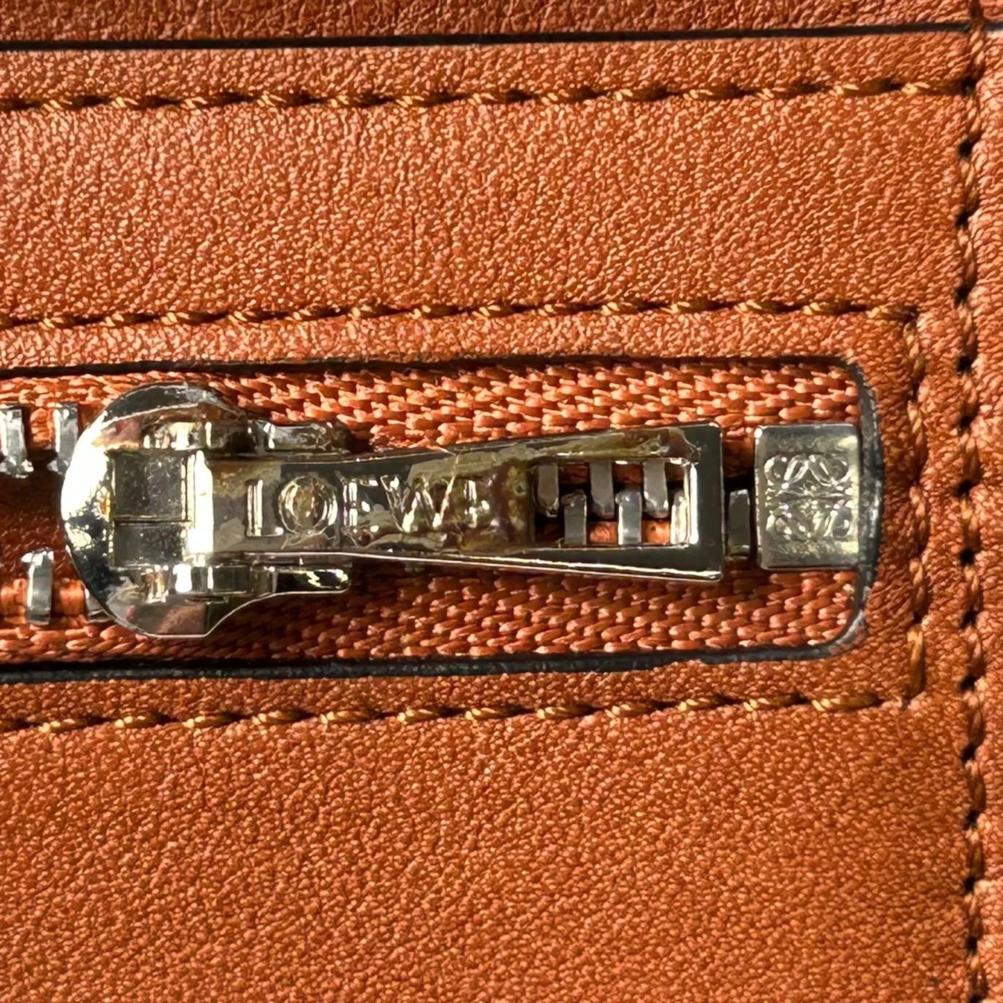 Loewe Vertical Small Wallet Calfskin Compact Wallet - Navy 