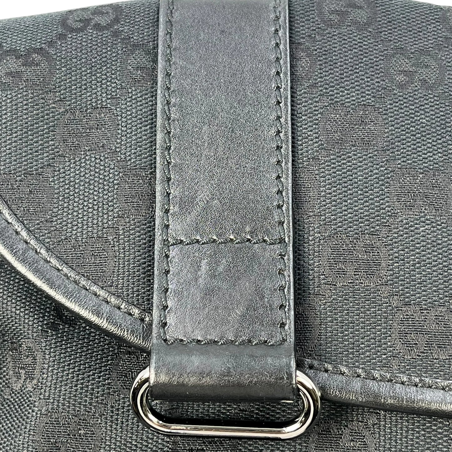 GUCCI GGスプリームキャンバス ボディバッグ - ブラック