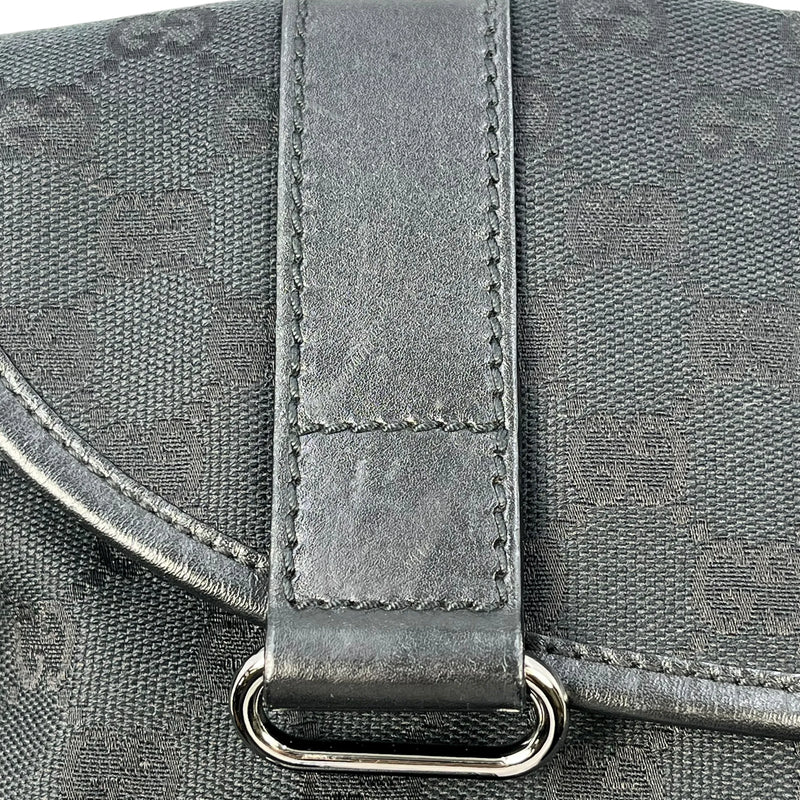 GUCCI GGスプリームキャンバス ボディバッグ - ブラック