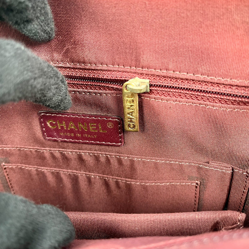 CHANEL シェブロン V-ステッチ CCマーク ハンドバッグ - ブラック × ゴールド