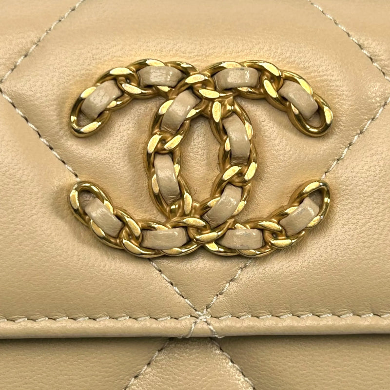 CHANEL Matelasse 19 Tri-fold Compact Wallet - Beige 
