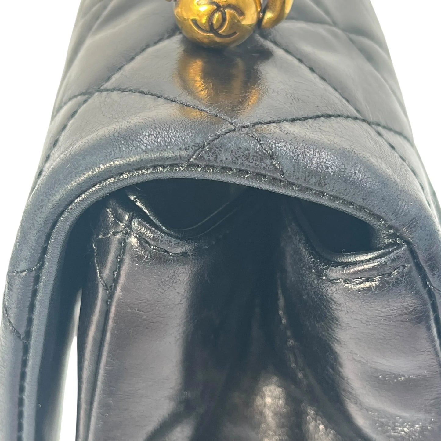 CHANEL Matelasse Top Handle Handbag with Chain Shoulder Bag - Black 