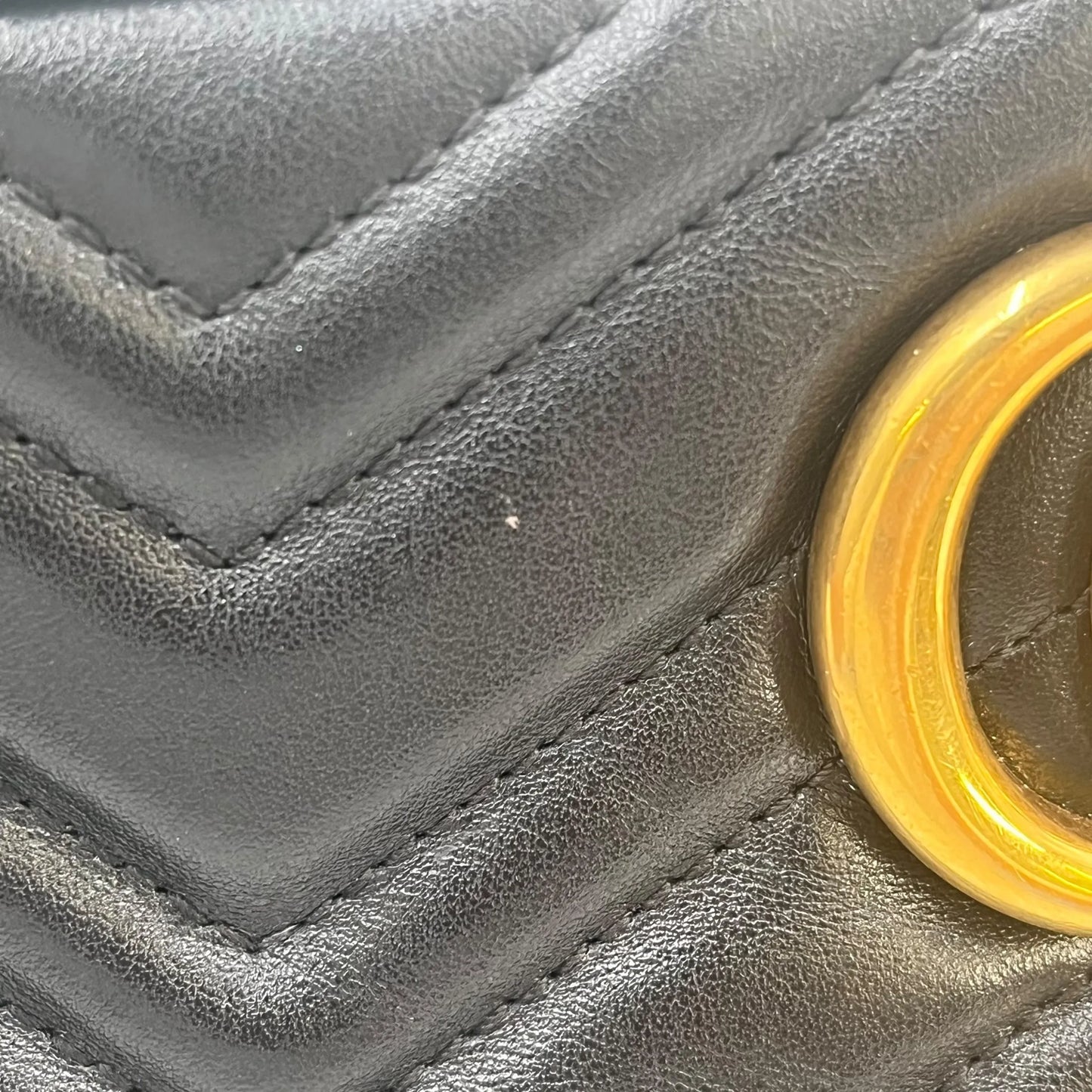 GUCCI GG Marmont Leather Shoulder Bag - Black 