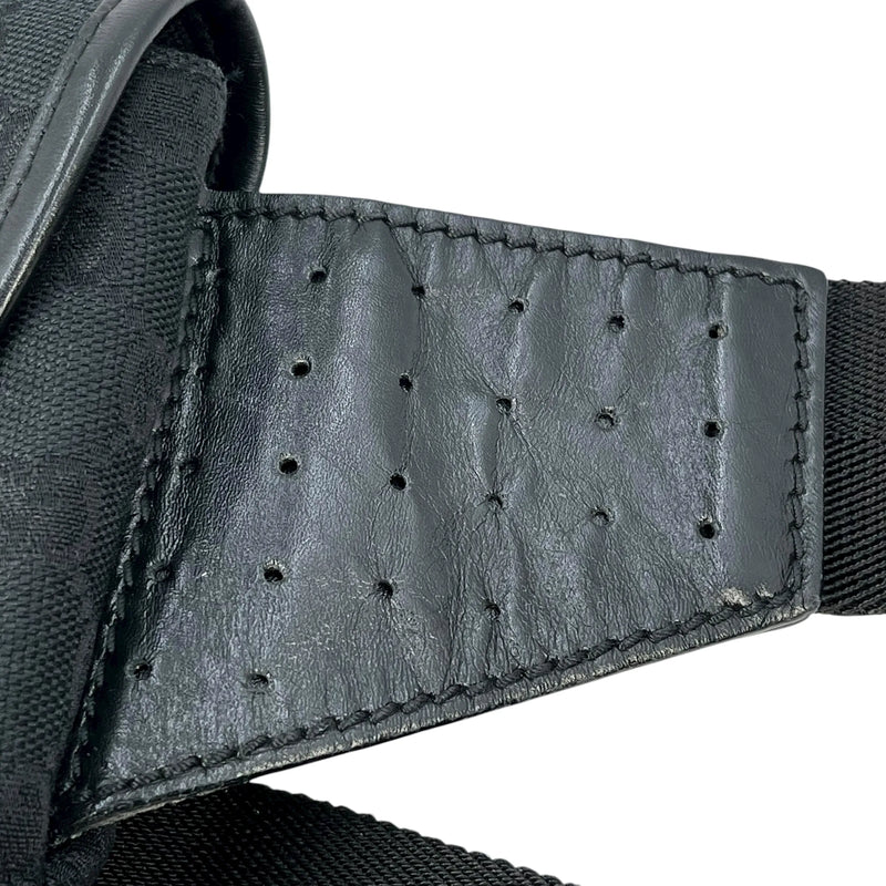 GUCCI GGスプリームキャンバス ボディバッグ - ブラック