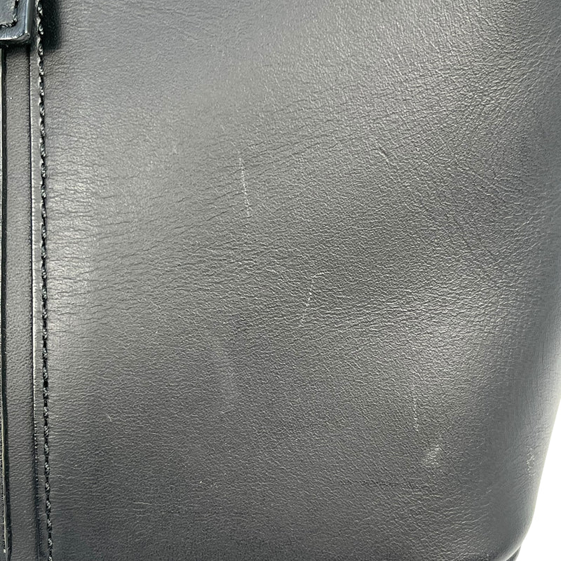 BURBERRY Leather Handbag - Black 