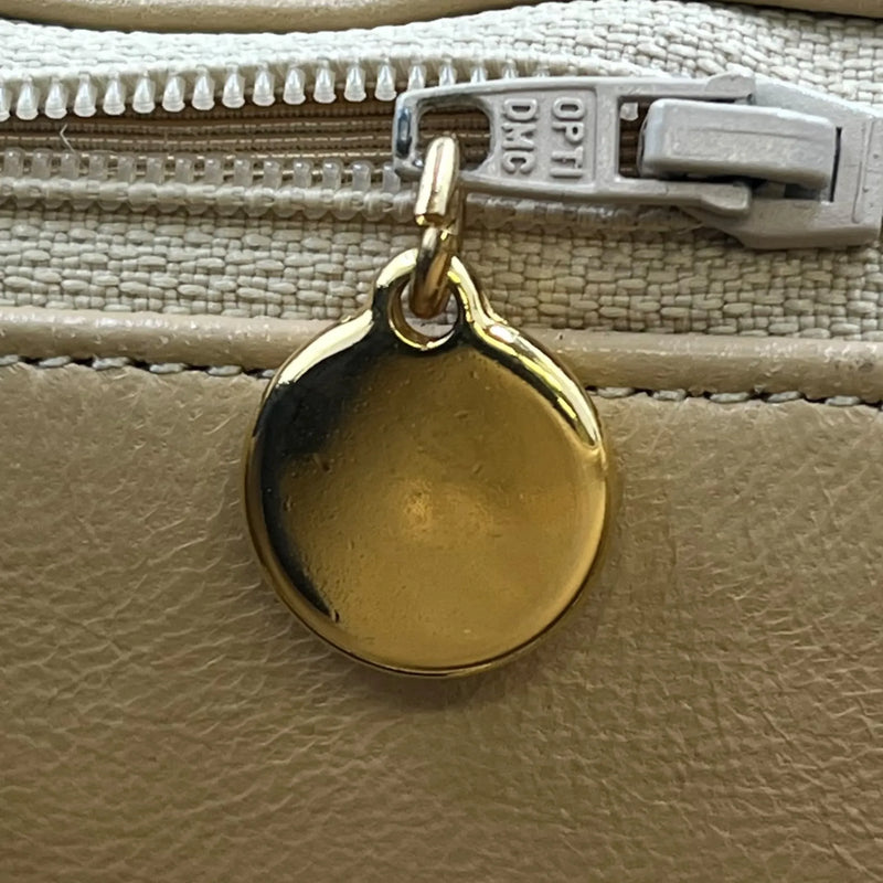 CHANEL 2.55 イーストウエスト マトラッセ チェーンショルダーバッグ - ベージュ