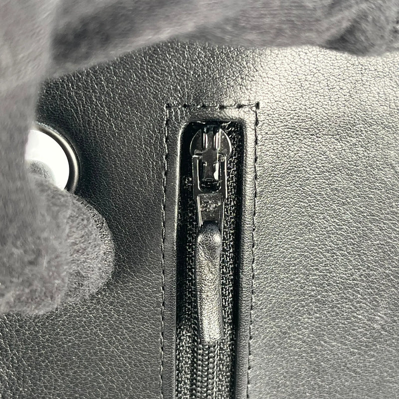 CHANEL カーフスキン ダブルフラップ チェーンショルダーバッグ - ブラック × ホワイト