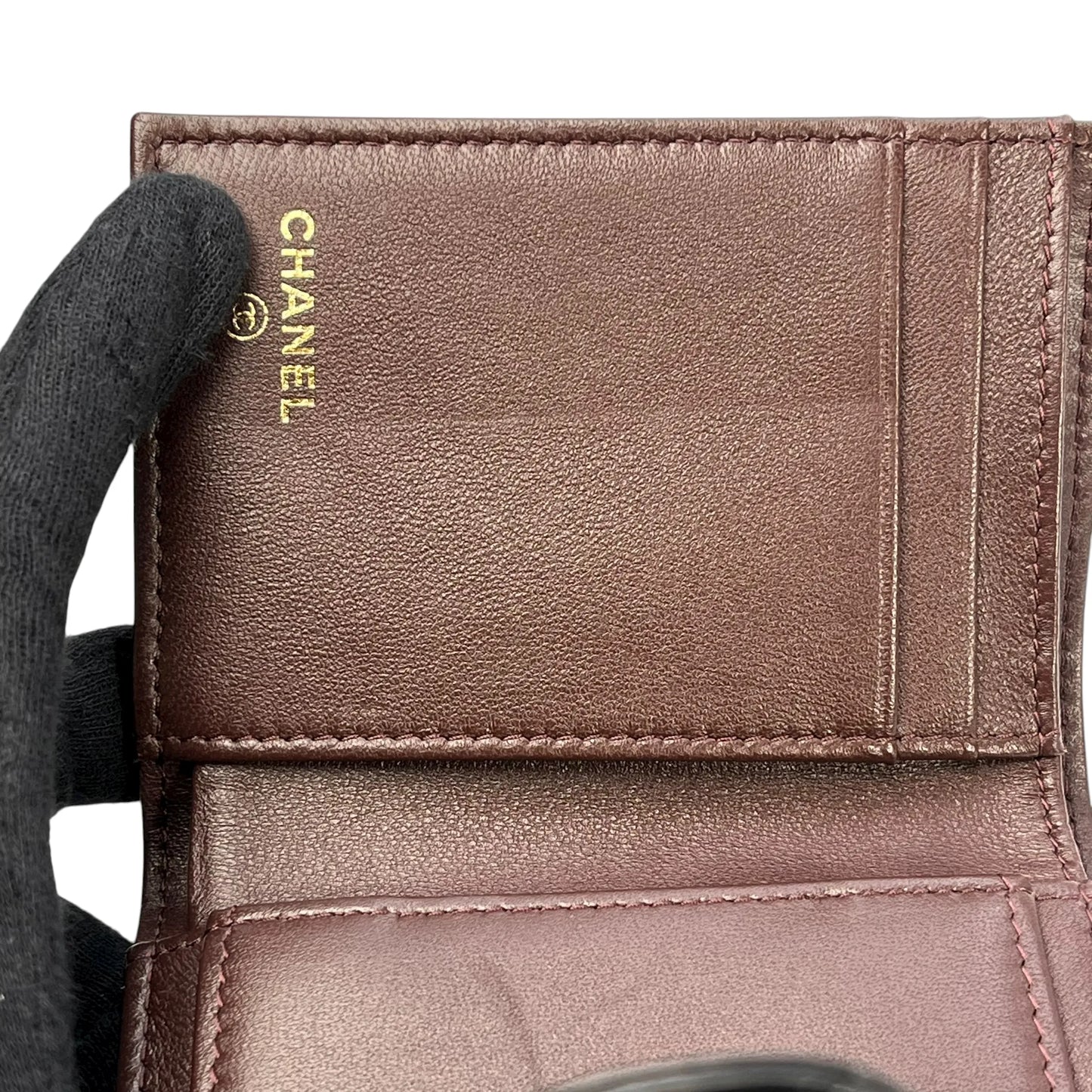 CHANEL マトラッセ クラシック フラップ コンパクトウォレット ラムスキン 三つ折り財布 - ブラック