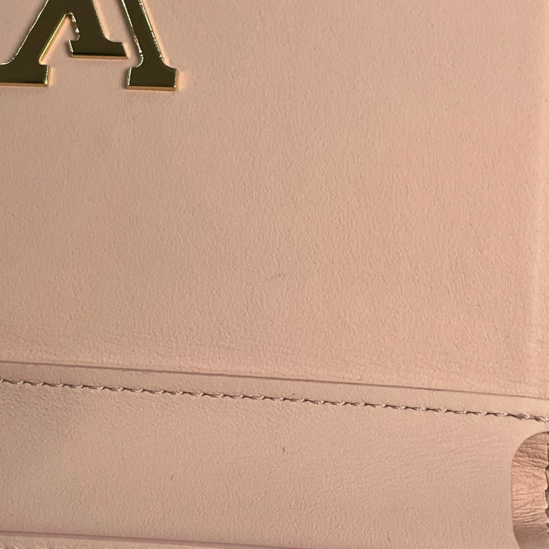 LOUIS VUITTON Portefeuille Capucines Compact Wallet - Pink 