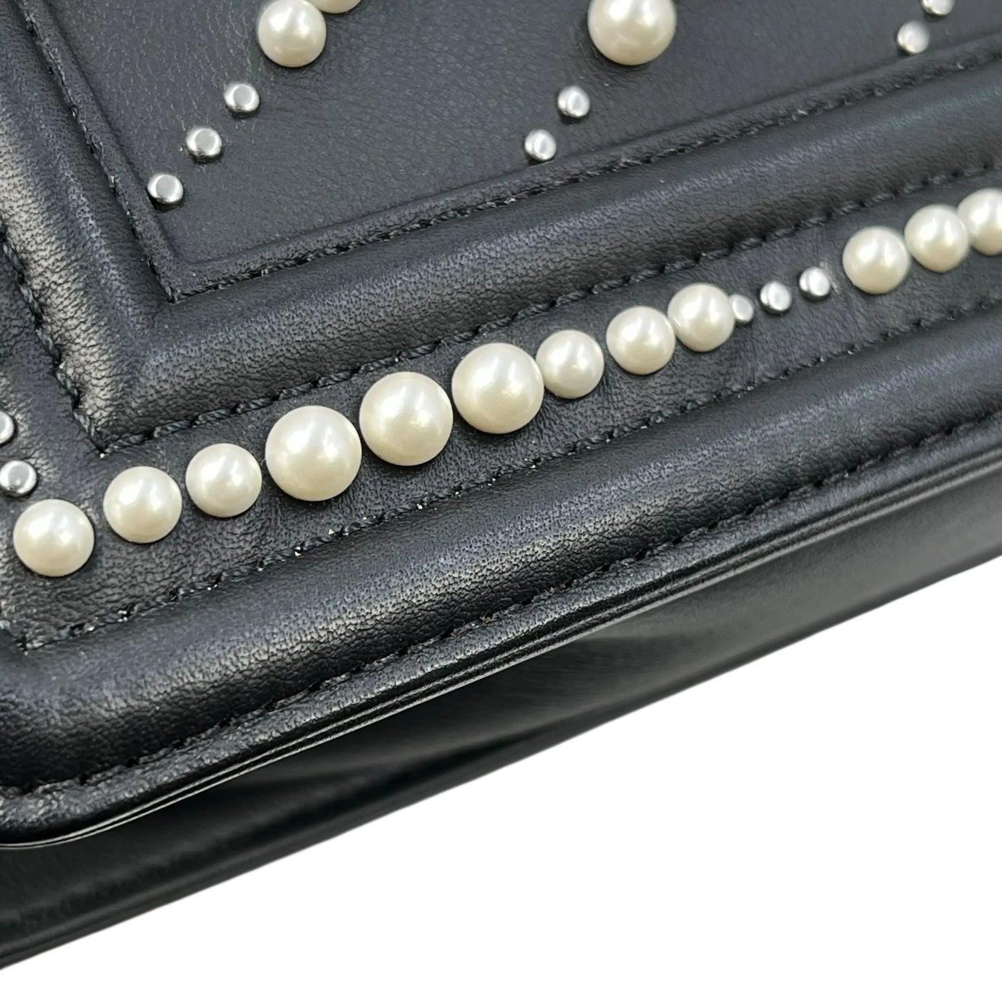 CHANEL Boy Chanel Pearl and Calfskin Chain Shoulder Bag - Black 