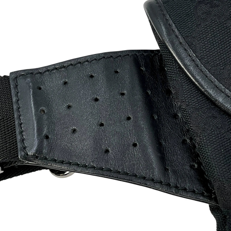 GUCCI GGスプリームキャンバス ボディバッグ - ブラック