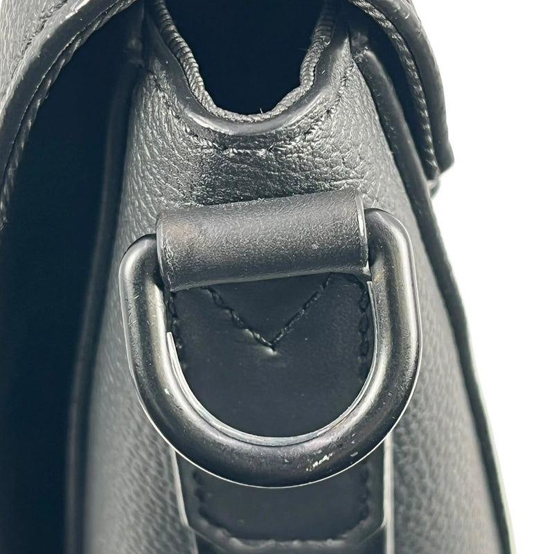Louis Vuitton Takeoff Messenger PM Calfskin Shoulder Bag - Black 