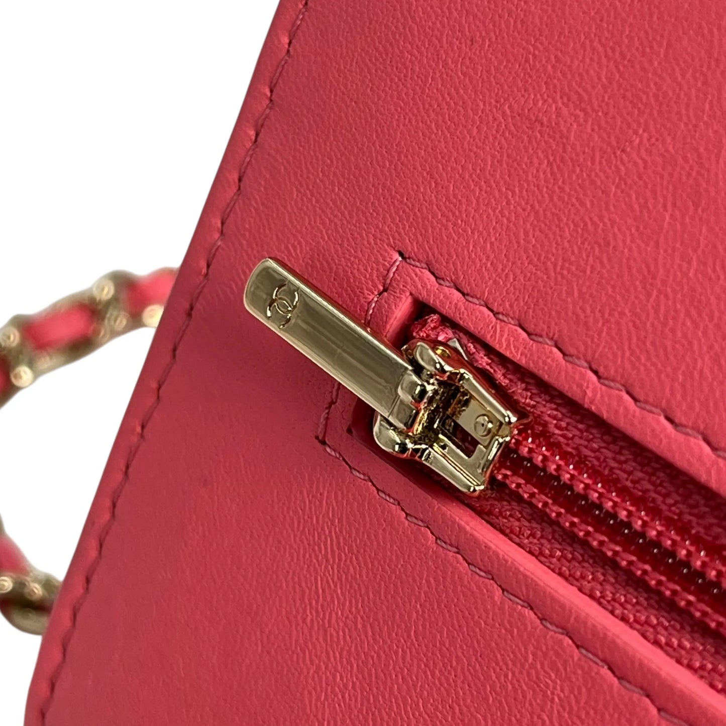 CHANEL Matelassé Lambskin Chain Wallet - Pink 