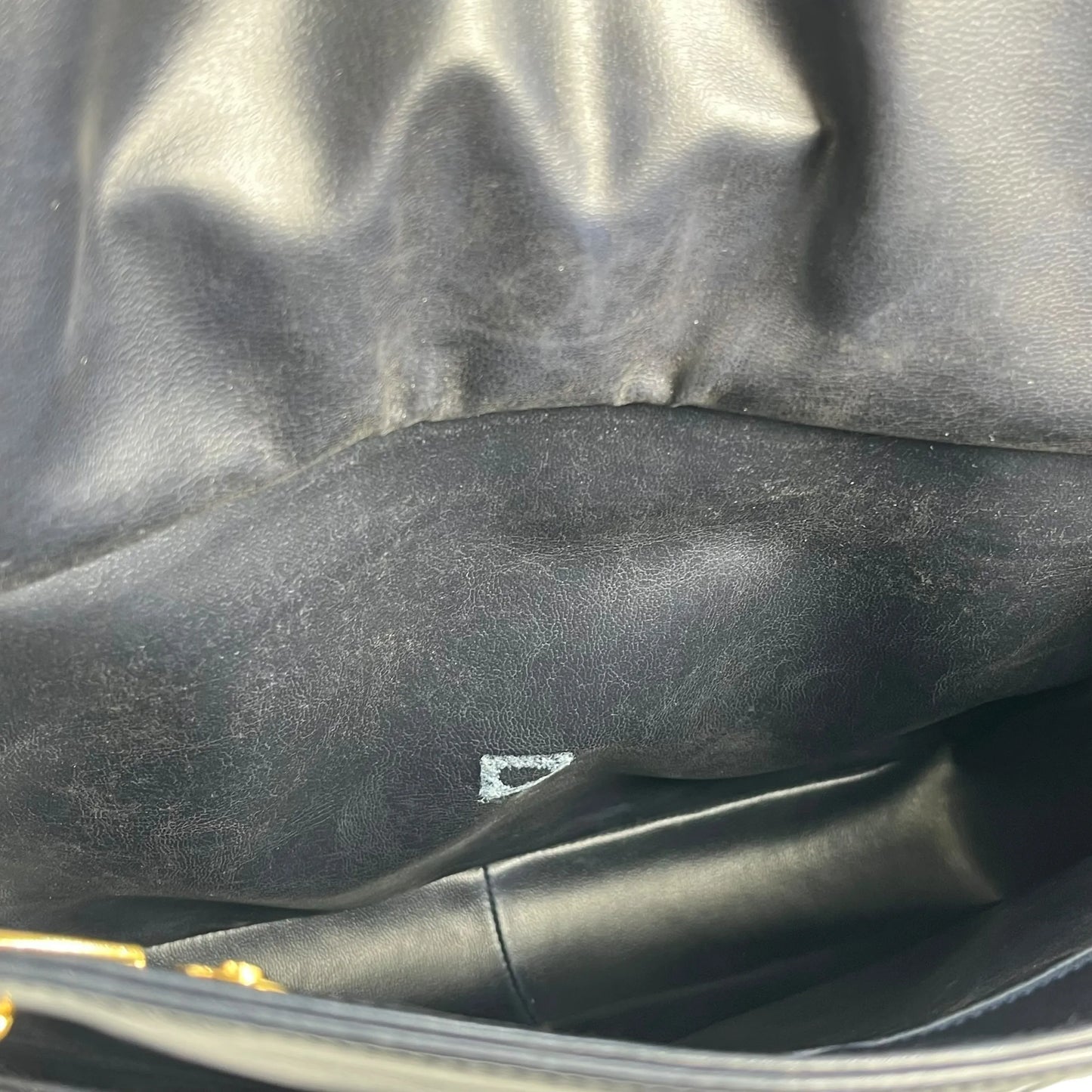 CHANEL CCロゴ ラムスキン チェーンショルダーバッグ - ブラック