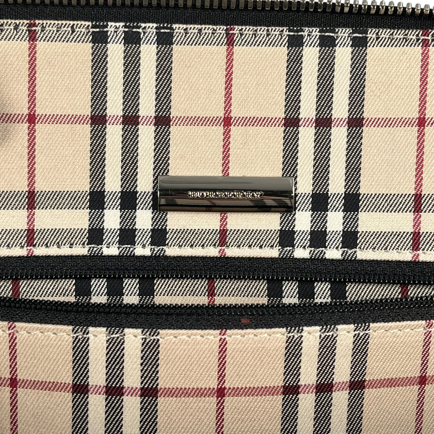 BURBERRY Leather Handbag - Black 