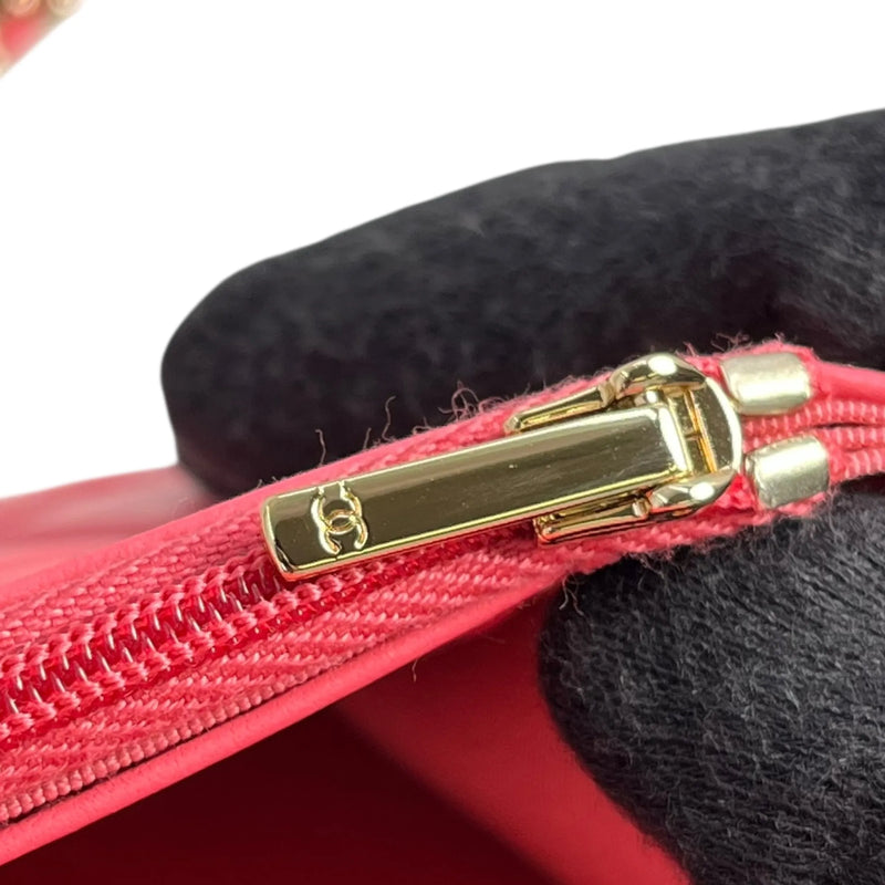 CHANEL Matelassé Lambskin Chain Wallet - Pink 