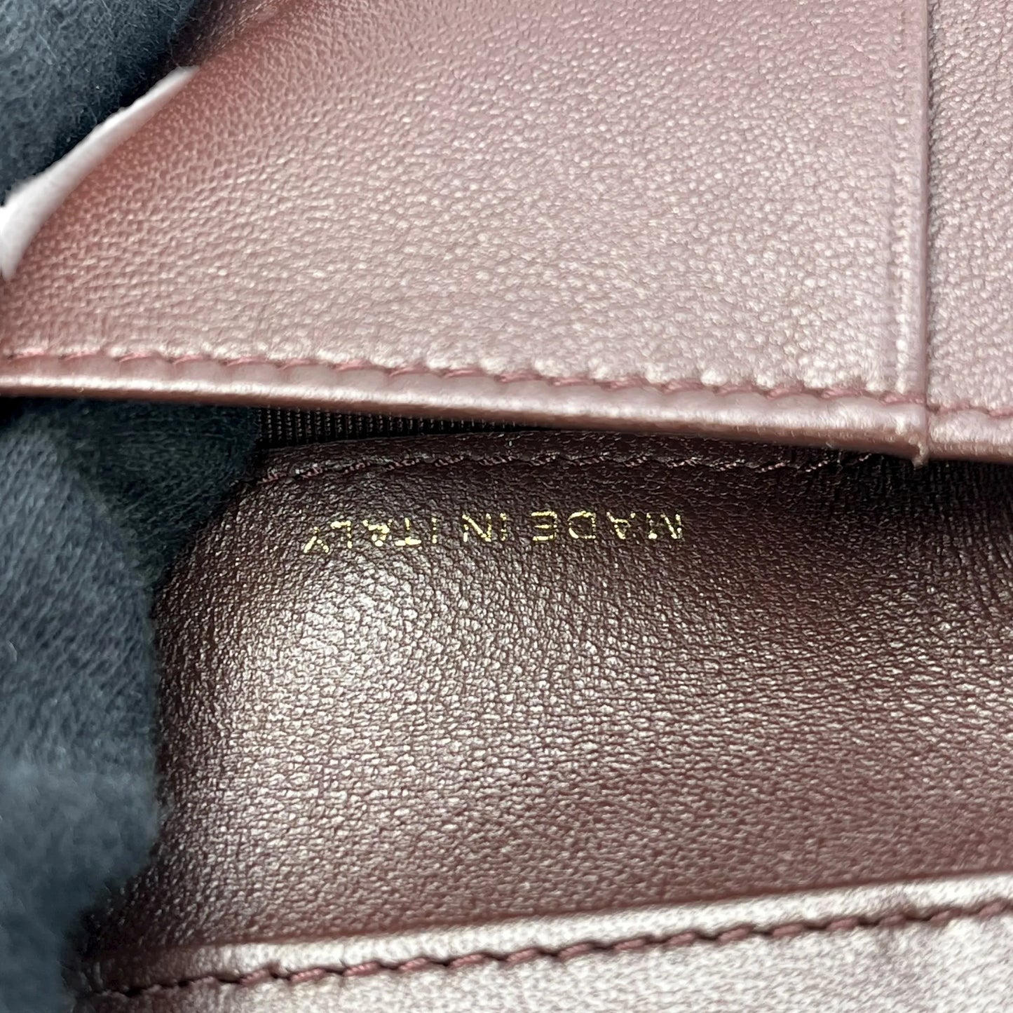 CHANEL マトラッセ クラシック フラップ コンパクトウォレット ラムスキン 三つ折り財布 - ブラック