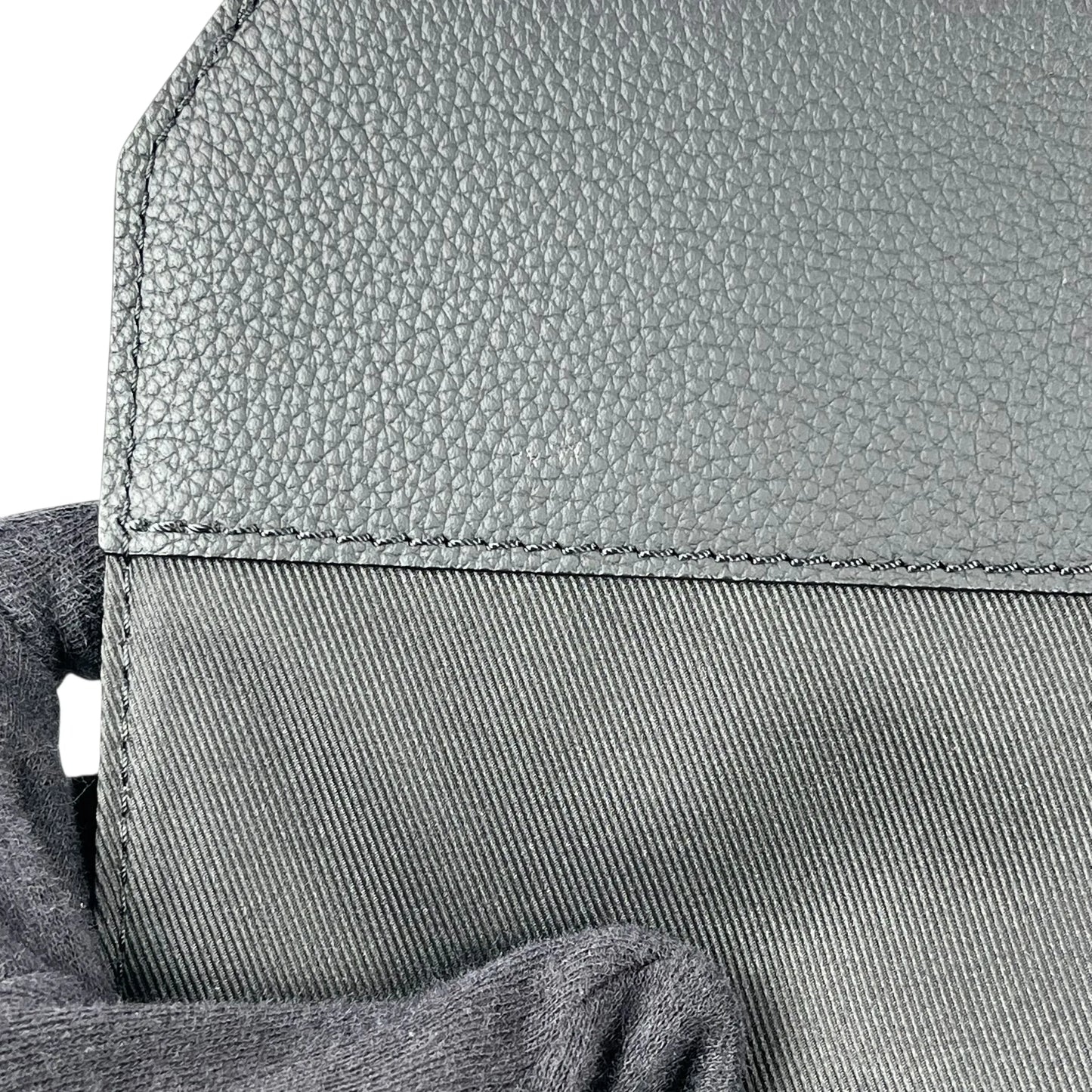 Louis Vuitton Takeoff Messenger PM Calfskin Shoulder Bag - Black 