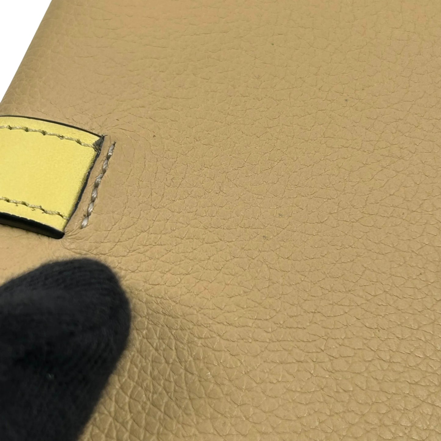 Loewe バーティカルウォレット スモール カーフスキン 三つ折り財布 コンパクトウォレット - ベージュ