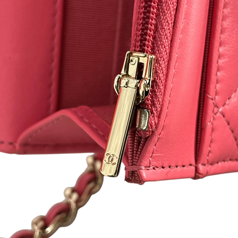 CHANEL Matelassé Lambskin Chain Wallet - Pink 