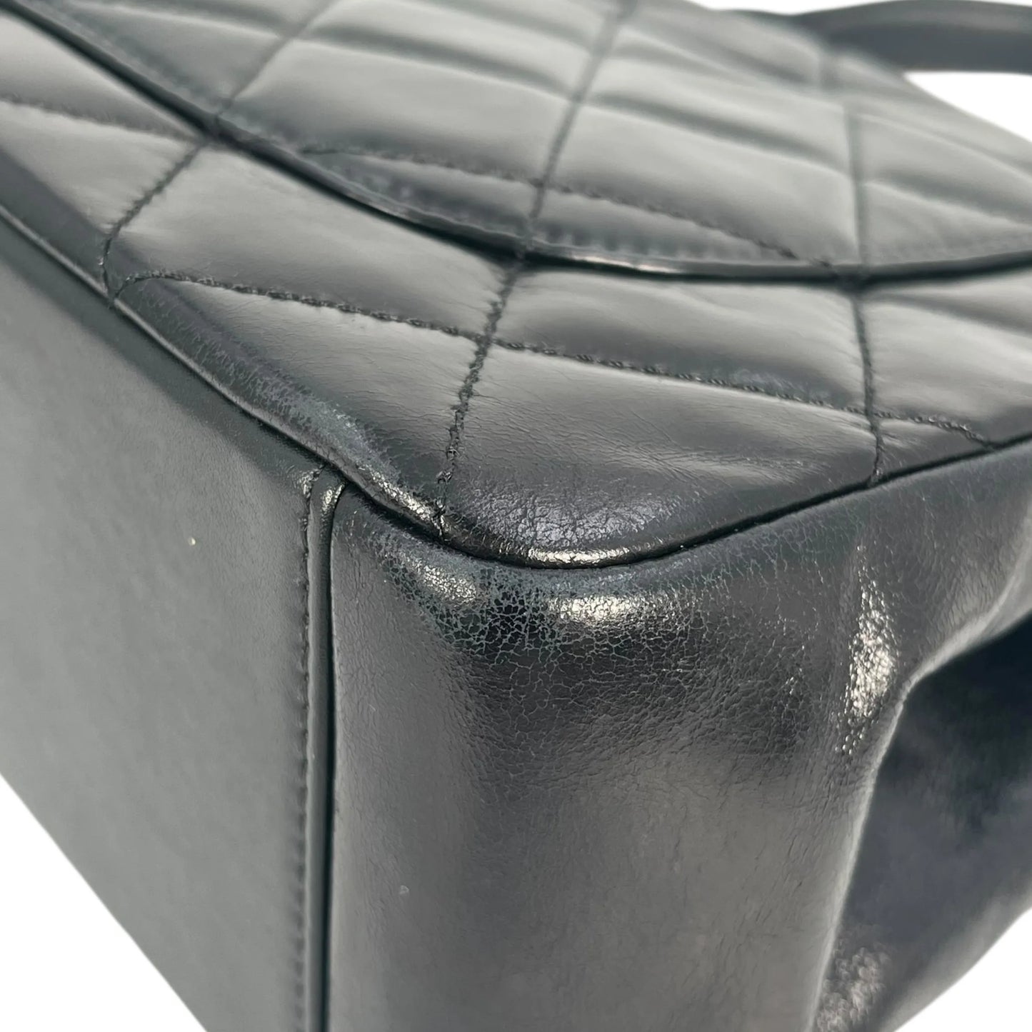 CHANEL Matelasse Top Handle Handbag with Chain Shoulder Bag - Black 