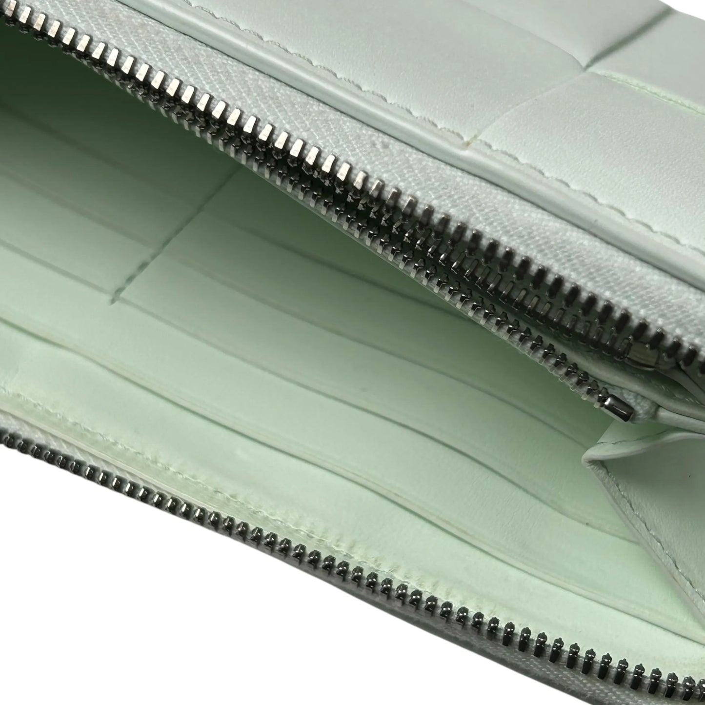 BOTTEGA VENETA Cassette Intrecciato Leather Round Zip Long Wallet - White 