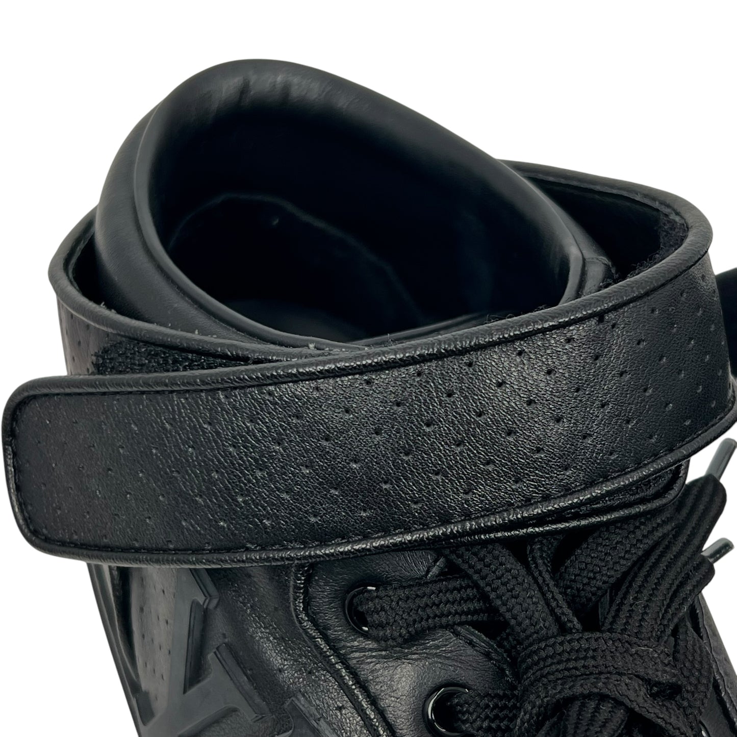 Louis Vuitton Black Leather Sneakers for Men - Black 