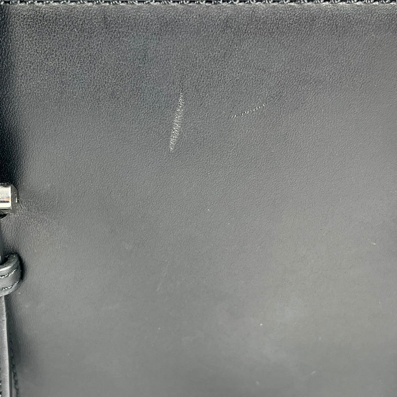 BURBERRY Leather Handbag - Black 